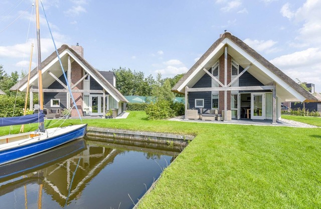 Lakeside Villa Near Sneekermeer