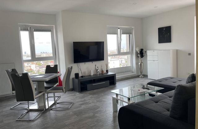 Lakeview 2 Room Penthouse Rooftop Terrace W15