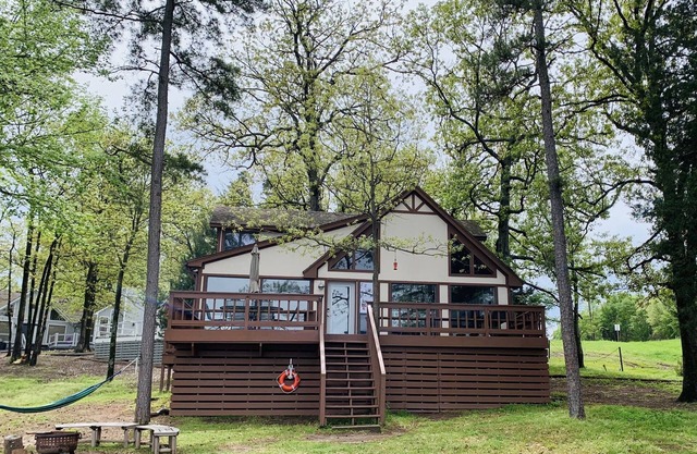 'Lakeview Canoe' Lakefront Cabin w/Private Dock & Boat Slip on Cypress Springs