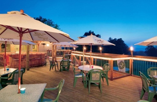 Lakeview Golf Resort Studio w Pool, BBQ & Fitness