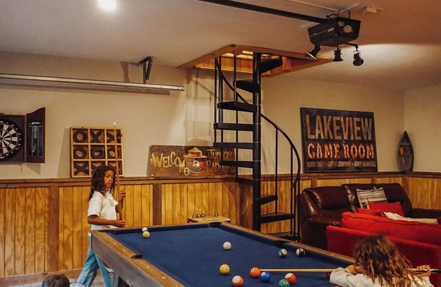 Lakeview Lodge|Hot Tub|9 Beds|Pet Friendly|Dock Slip|Lake Views|