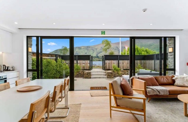 Lakeview Luxury 2 Bedroom Villa