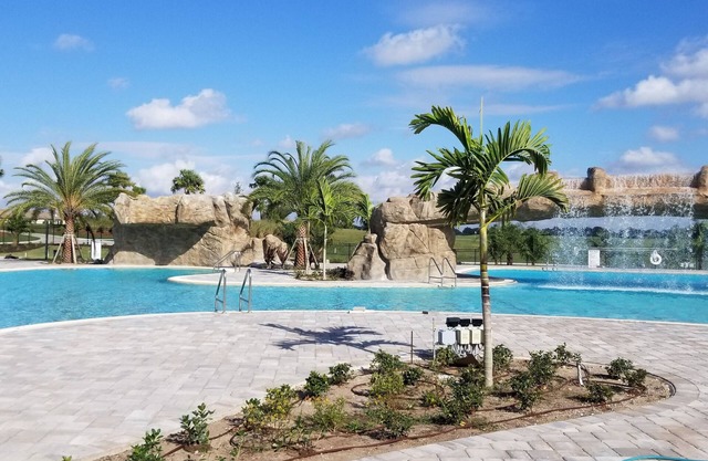 Lakewood National Condo. Convenient 1st floor unit with unlimited golf.