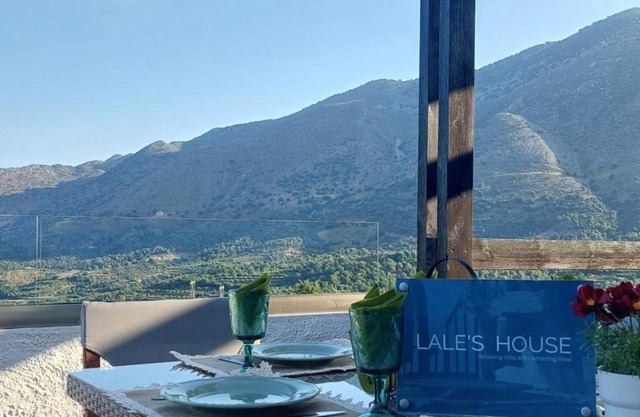 Lale's House