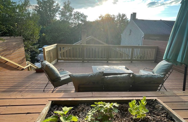 Lambertville-in town-Elevated Deck-Stroll by Delaware River just blocks away