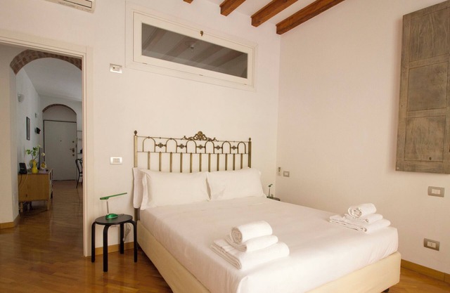 Lambro 12 - One Bedroom Apartment, Sleeps 4