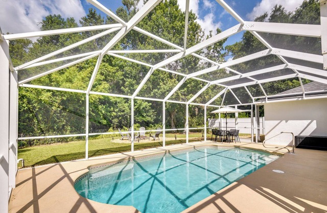Lanai & Fire Pit: Peaceful Palm Coast Home!