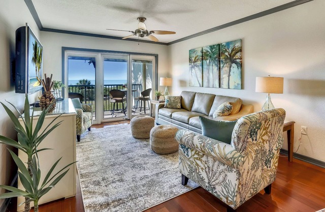 Land's End 204 building 11 Beach Front|Close to pool|Amazing View