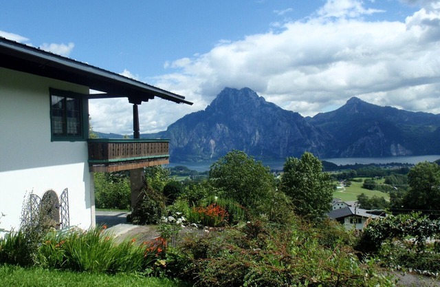 Landhaus Traunsee-Blick: magnificent mountain and lake panorama, private pool