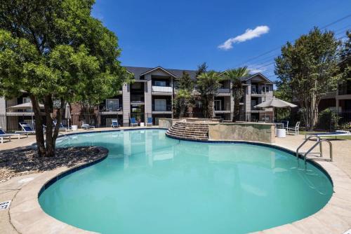 Landing Apartments - Northeast San Antonio