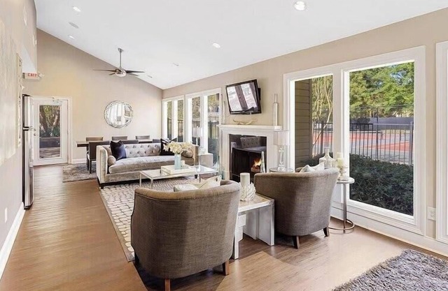Landing at Lakeside Retreat at Peachtree Corners - 2 Bedrooms in Downtown Peachtree Corners
