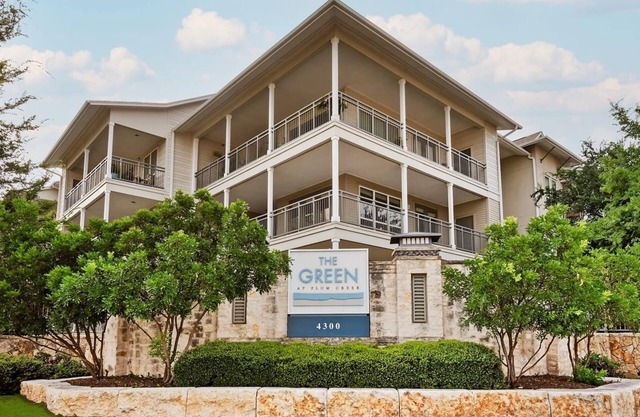 Landing at The Green at Plum Creek - 1 Bedroom .