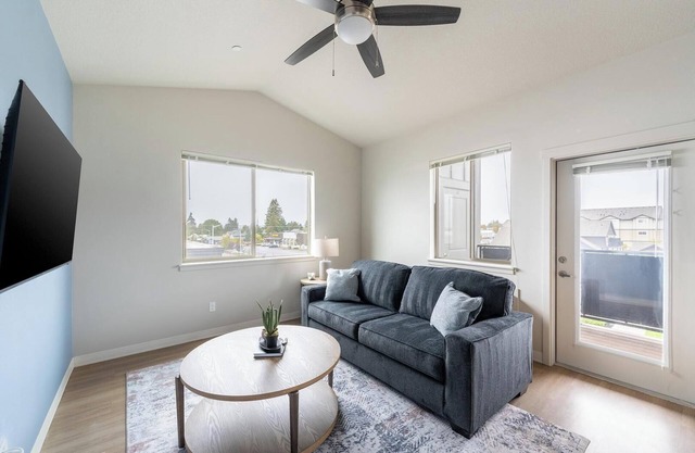 Landing | Incredible 2BD, Pool, Clubhouse