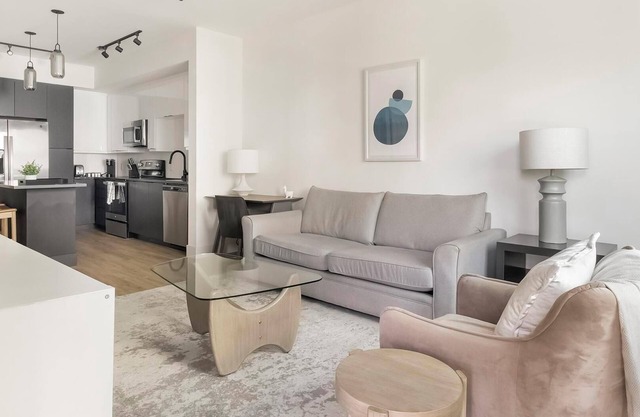 Landing l Spectacular 1BD, Pool, Yoga Studio