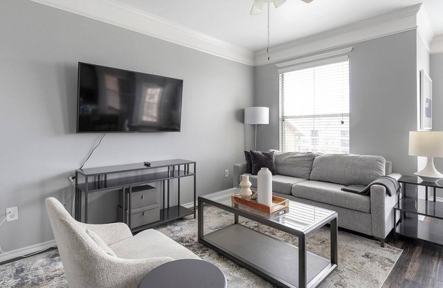 Landing | Spectacular 1BD, Pool, Clubhouse