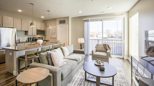 Landing Spectacular 1BD Pool Gym