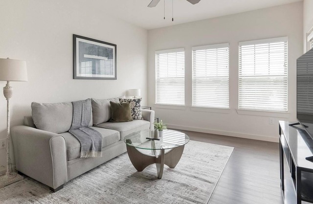 Landing | Stylish 1BD, Gym, Clubhouse