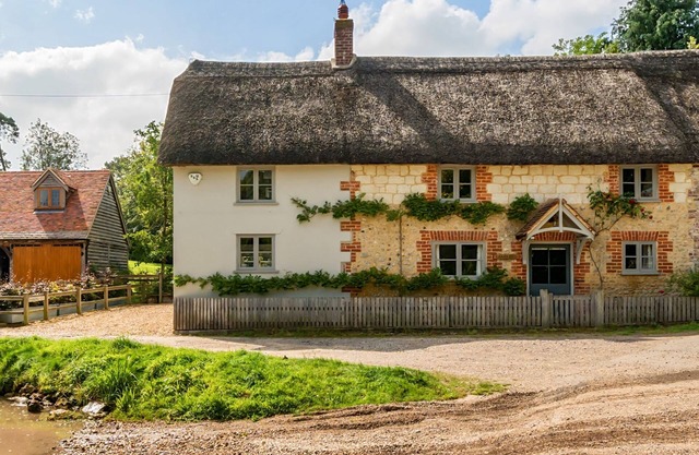 Lanes End Cottage- situated in a pretty hamlet amid glorious Dorset countryside.