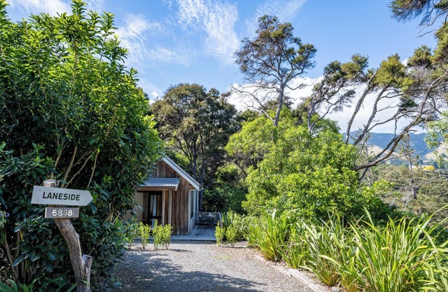 Laneside - Akaroa Holiday Cottage