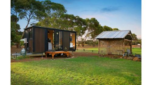 Lara Grove Cottage by Tiny Away