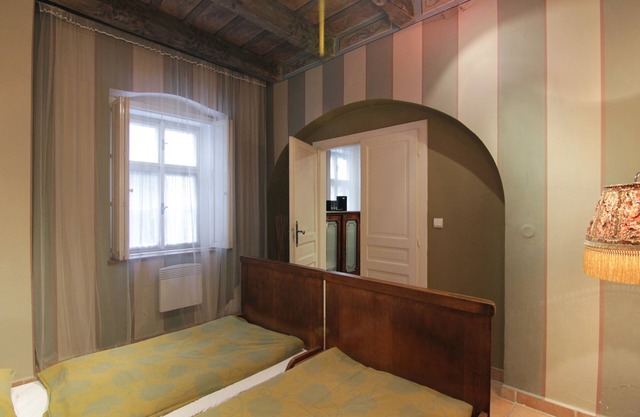Large 1 bedroom apartment near Charles Bridge