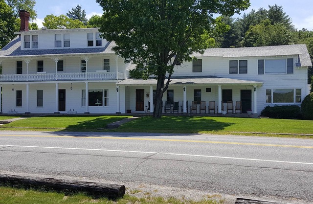 Large 10-bedroom, 9.5 Bath House with Sandy Beach on Brant Lake