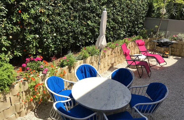 Large 2 bedroom apartment on the ground floor - 100 meters from a sandy beach