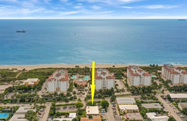 Large 2 Bed 2 Bath, King Beds, Screened Patio, Beach Chairs!