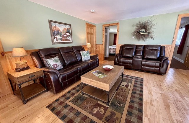 Large 2-Bedroom, 2-Bathroom Cottage in perfect in-town location