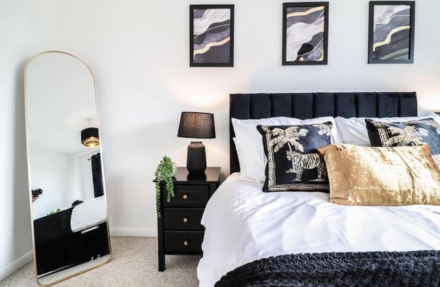 Large 3 Bed - Free Parking - Long Stay Discount