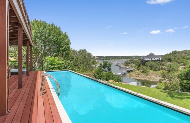 Large 6BR Lakefront Home w Pool, Hot Tub & Dock