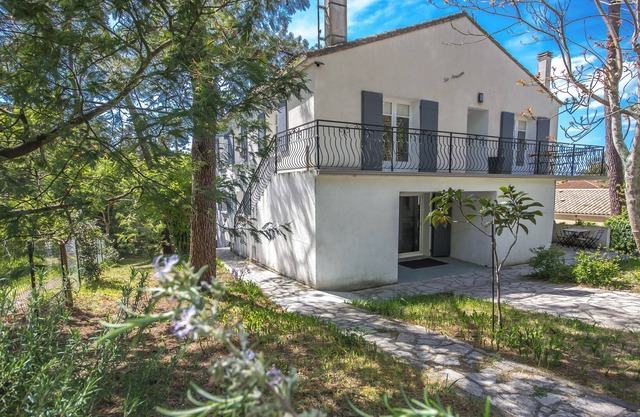 Large 7-bedroom villa, quiet, close to the sea and all amenities