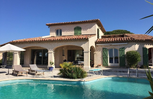 LARGE AIR CONDITIONED * VILLA NEAR THE BEACH, SAINT AYGULF GOLFE ST TROPEZ