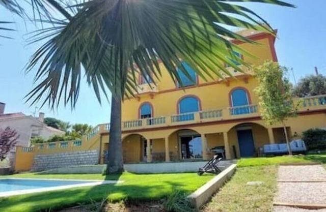 Large apartment in villa with garden and pool