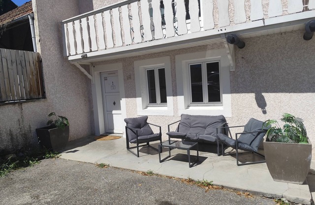 Large apartment in the center of a small village near communications,