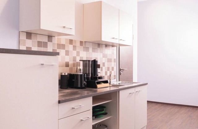 Large apartment with 2 bedrooms and kitchen, near trade fair and center
