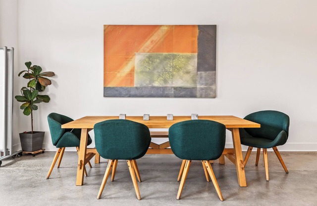 Large artist's loft, 2 blocks from beach