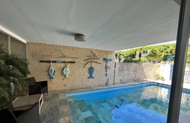 Large, beautiful, 350-sq.m, architect-designed house in central Brusc with pool