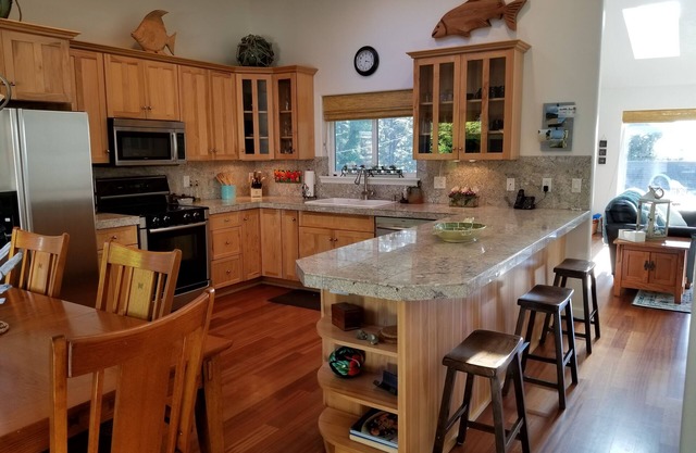 Large Beautiful home and walking distance to the beach!