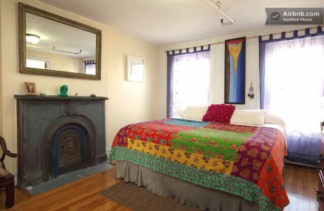 Large, Beautiful, Spacious, Sun Filled & Cozy 1.5 Br Apt