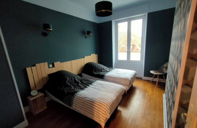 Large, bright apartment in the center of town.