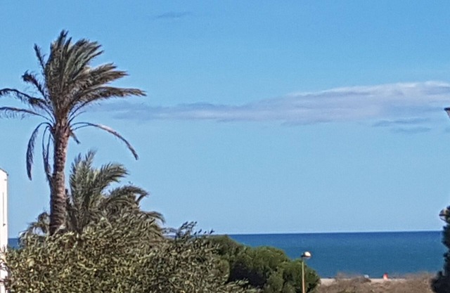 Large bright apartment, 3 bedrooms, sleeps 8 100m2