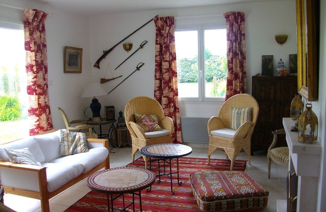Large, bright house with south-facing garden near the beach.