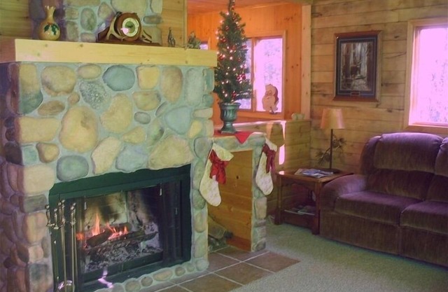 Large Cabin in the North Woods of Wisconsin on Quiet Lake