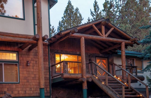 Large cabin with hot tub