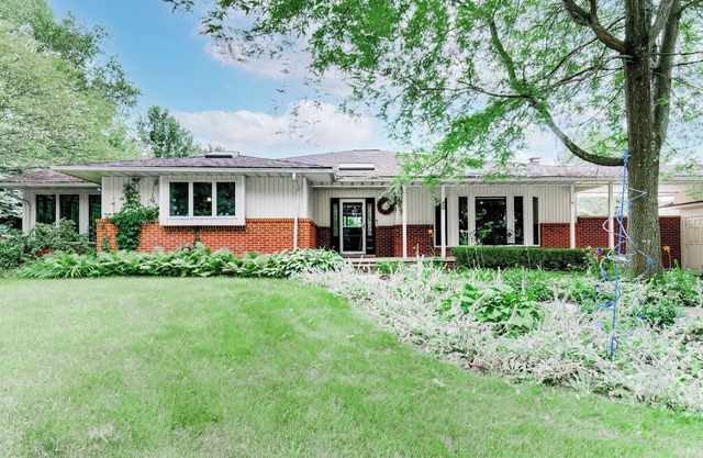 Large Charming Home w/Pool & Deck ~5 miles to UMICH!