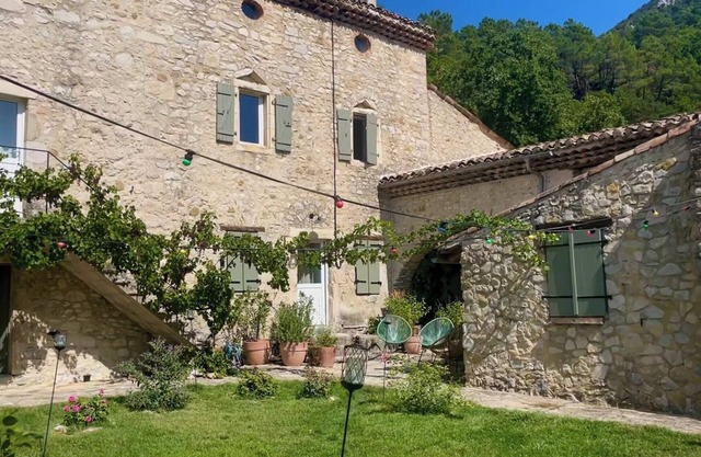 Large charming house in Drôme provençale