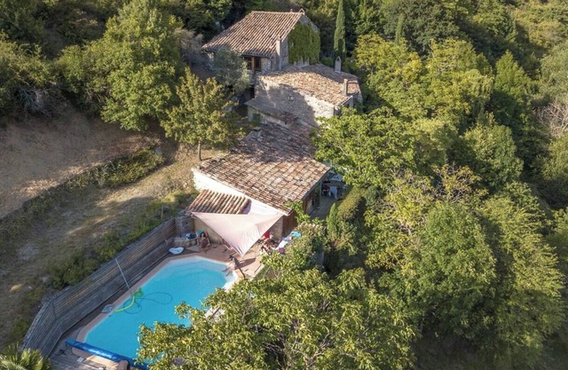 Large, comfortable family home with natural spring, swimming pool and river