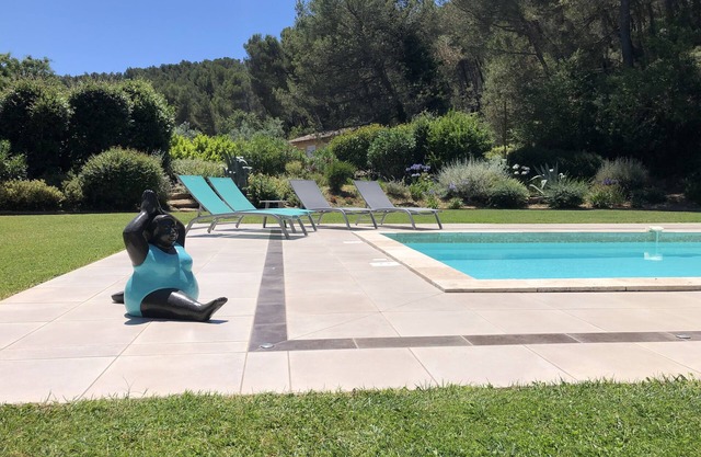Large contemporary villa with swimming pool, between Aix-En-Provence and Marseille