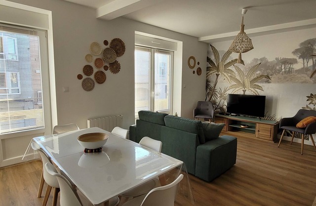 Large, cosy apartment 40 m from the sea
